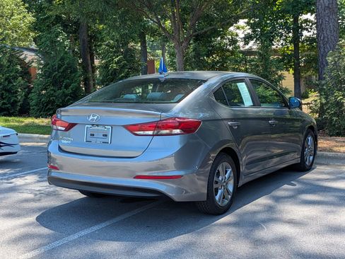 Used 2018 Hyundai Elantra Value Edition FWD image 3