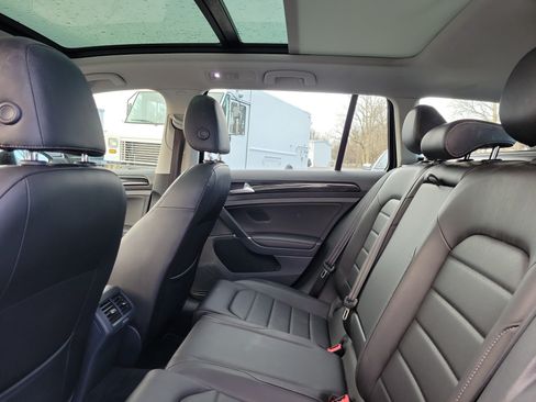 Used 2018 Volkswagen Golf SEL FWD image 11