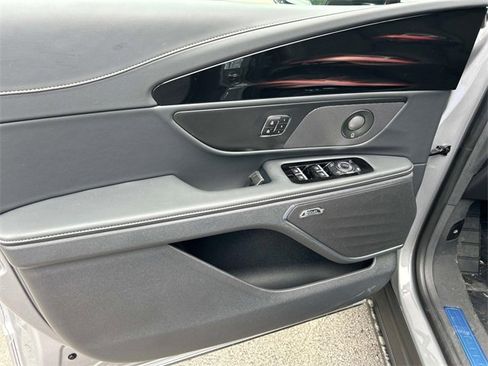 New 2025 Lincoln Nautilus Premier w/ Equipment Group 102A image 21