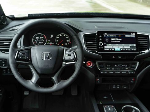 Certified 2025 Honda Ridgeline Black Edition image 20