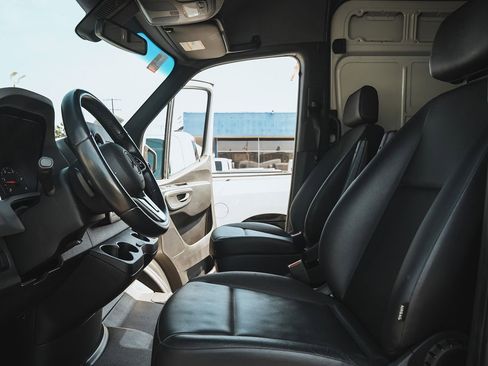 Used 2020 Mercedes-Benz Sprinter 2500 image 12