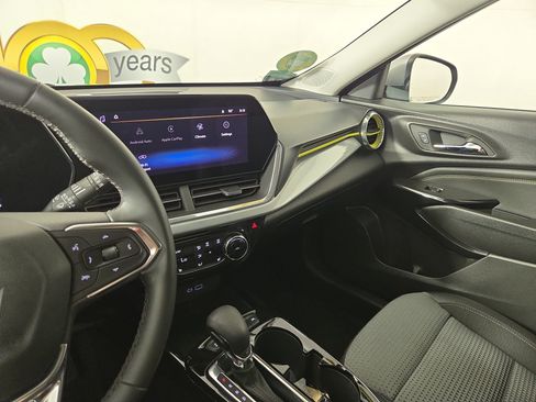 Used 2024 Chevrolet Trax LT w/ LT Convenience Package FWD image 23