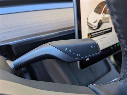 Used 2025 Tesla Model Y Long Range image 13