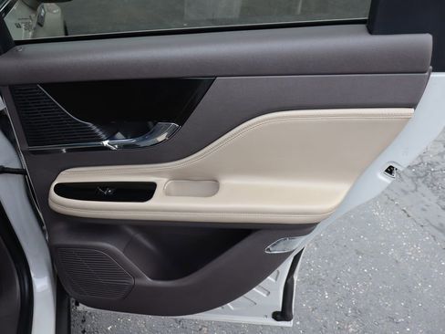 Used 2021 Lincoln Corsair AWD w/ Premium Package image 38