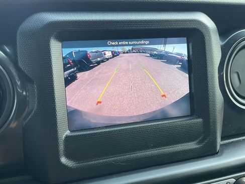 Used 2022 Jeep Wrangler Unlimited Sport AWD/4WD image 29