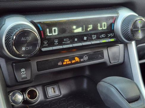 Used 2025 Toyota RAV4 XLE AWD/4WD image 10