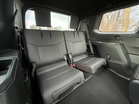 Used 2024 Lexus GX 550 w/ Accessory Package (Z1) image 42