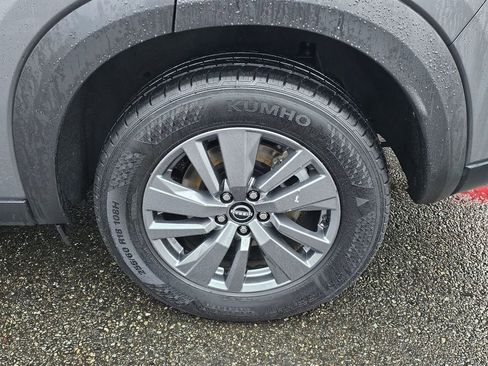 Certified 2025 Nissan Pathfinder SV image 9