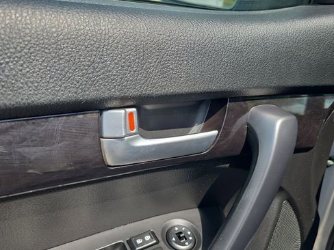 Used 2014 Kia Sorento LX image 16