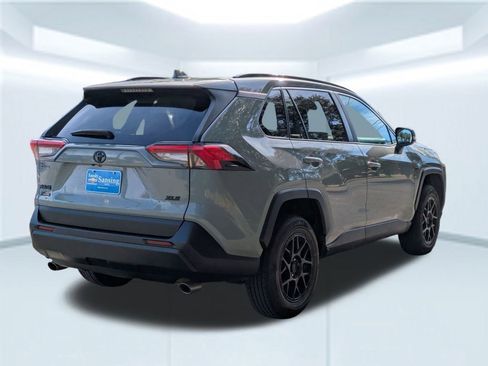 Used 2021 Toyota RAV4 XLE image 6