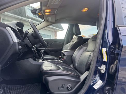 Used 2014 Jeep Cherokee Trailhawk w/ Leather Interior Group AWD/4WD image 10