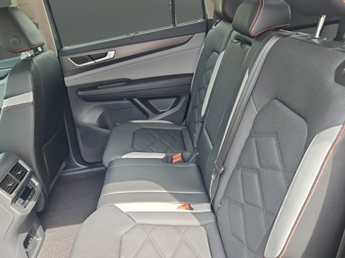 Used 2024 Volkswagen Atlas Peak Edition SE AWD/4WD image 24