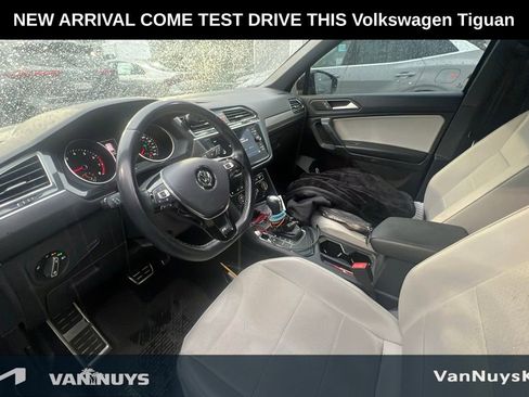 Used 2020 Volkswagen Tiguan SE R-Line image 3