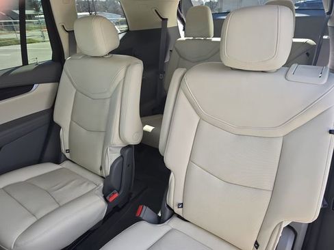 Used 2021 Cadillac XT6 Premium Luxury image 14