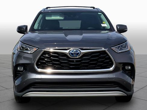 Used 2021 Toyota Highlander Platinum image 4
