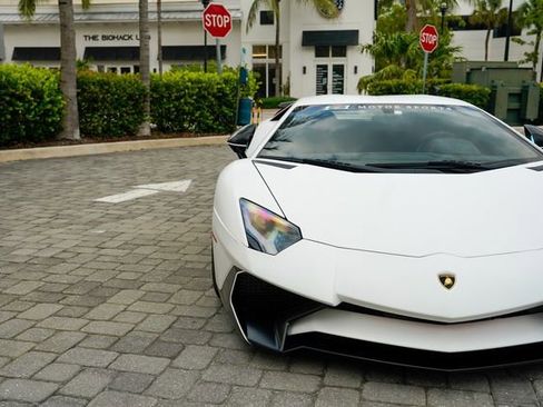 Used 2016 Lamborghini Aventador LP 750-4 Superveloce AWD/4WD image 6