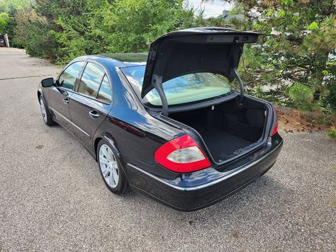 Used 2009 Mercedes-Benz E 350 4MATIC Sedan image 26