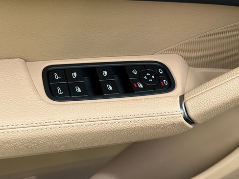 Certified 2023 Porsche Cayenne AWD/4WD image 13