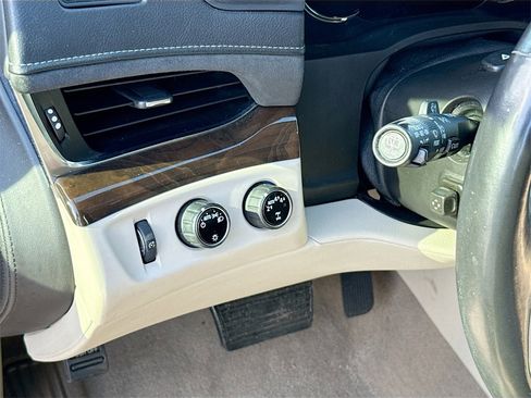 Used 2018 Cadillac Escalade Luxury image 11