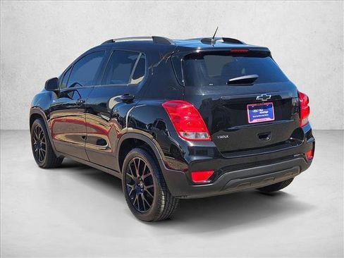Used 2021 Chevrolet Trax LT w/ Midnight Edition FWD image 8