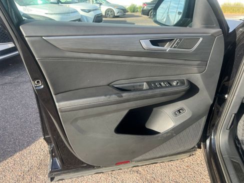 Used 2025 Volkswagen Atlas Cross Sport SE image 18