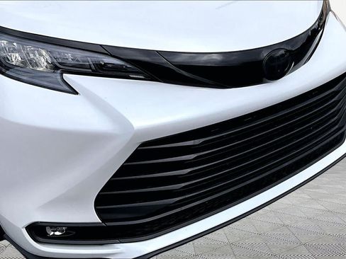 Used 2025 Toyota Sienna XLE w/ XLE Plus Package FWD image 30