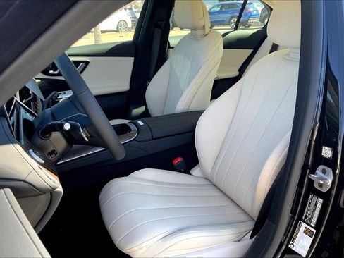 Used 2025 Mercedes-Benz E 350 Sedan image 16
