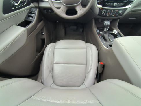 Used 2021 Chevrolet Traverse Premier FWD image 14