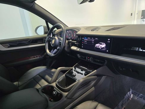 Used 2024 Porsche Cayenne S AWD/4WD image 12