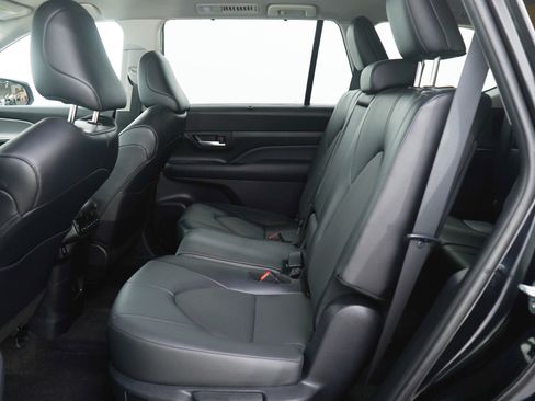 Used 2024 Toyota Grand Highlander XLE image 15