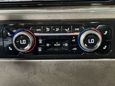 Used 2023 Chevrolet Silverado 1500 LT AWD/4WD image 20