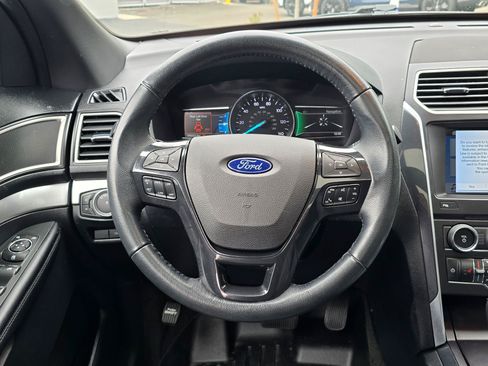 Used 2017 Ford Explorer XLT w/ Equipment Group 202A AWD/4WD image 20