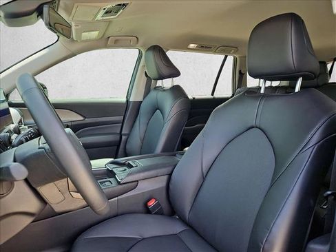 Certified 2026 Toyota Grand Highlander AWD image 16