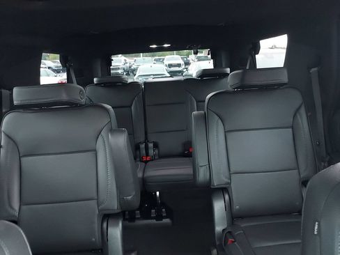 Used 2023 GMC Yukon Denali AWD/4WD image 13