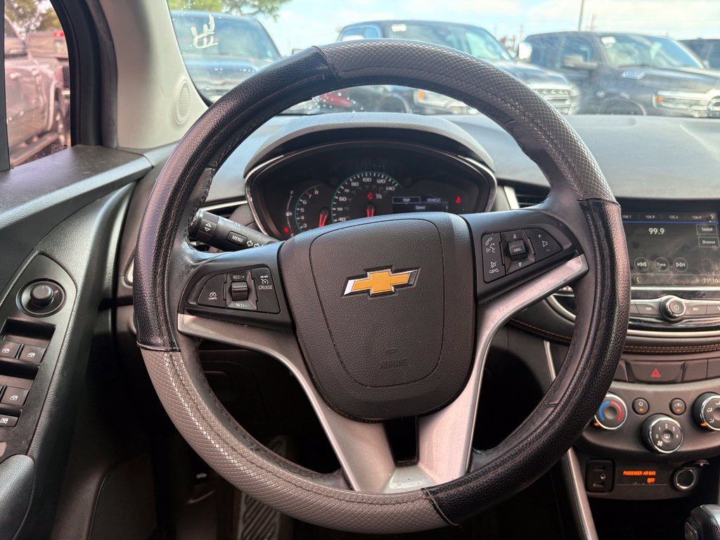 Used 2019 Chevrolet Trax LT w/ LT Convenience Package FWD image 16