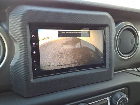 Used 2018 Jeep Wrangler Unlimited Sport S image 19