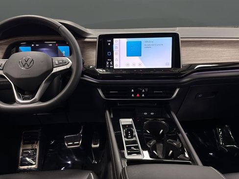 Used 2025 Volkswagen Atlas SEL Premium R-Line image 11