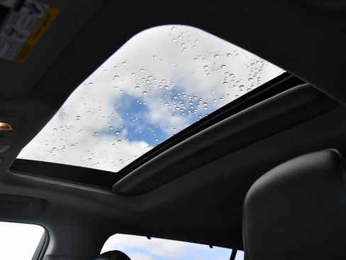 Used 2023 Toyota Highlander XLE image 36