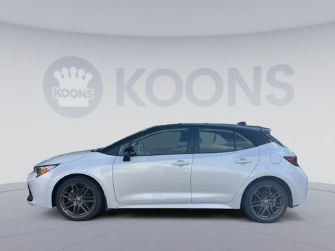 Used 2024 Toyota Corolla SE w/ SE Package FWD image 2