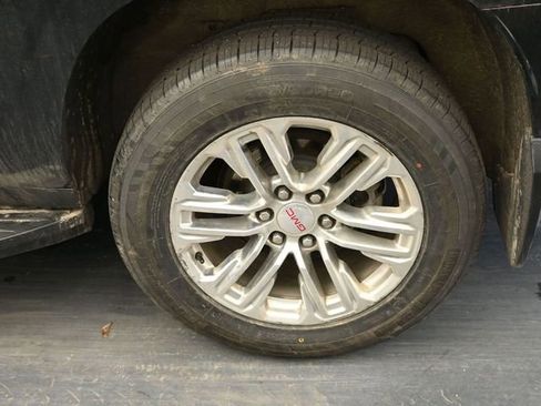 Used 2022 GMC Yukon XL SLT w/ SLT Luxury Package image 15