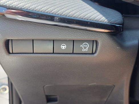 Used 2025 Nissan Kicks SR FWD image 20