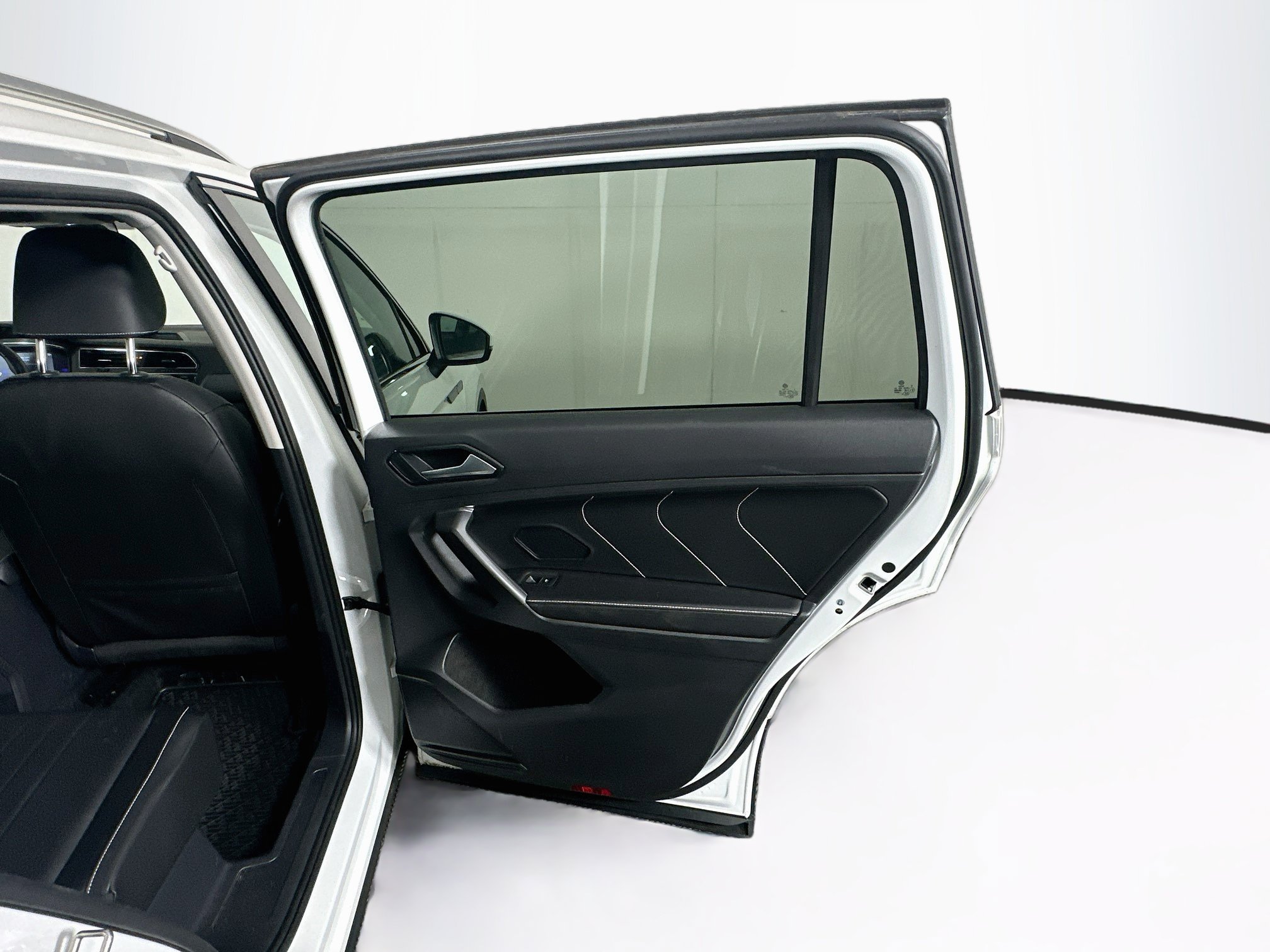 Used 2023 Volkswagen Tiguan SE FWD image 29