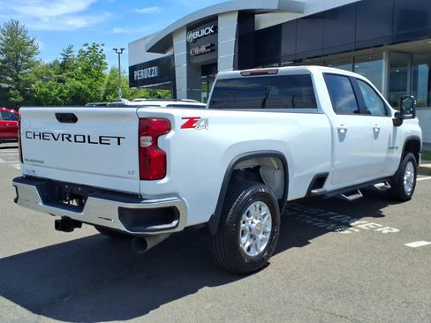 Used 2023 Chevrolet Silverado 2500 LT AWD/4WD image 3