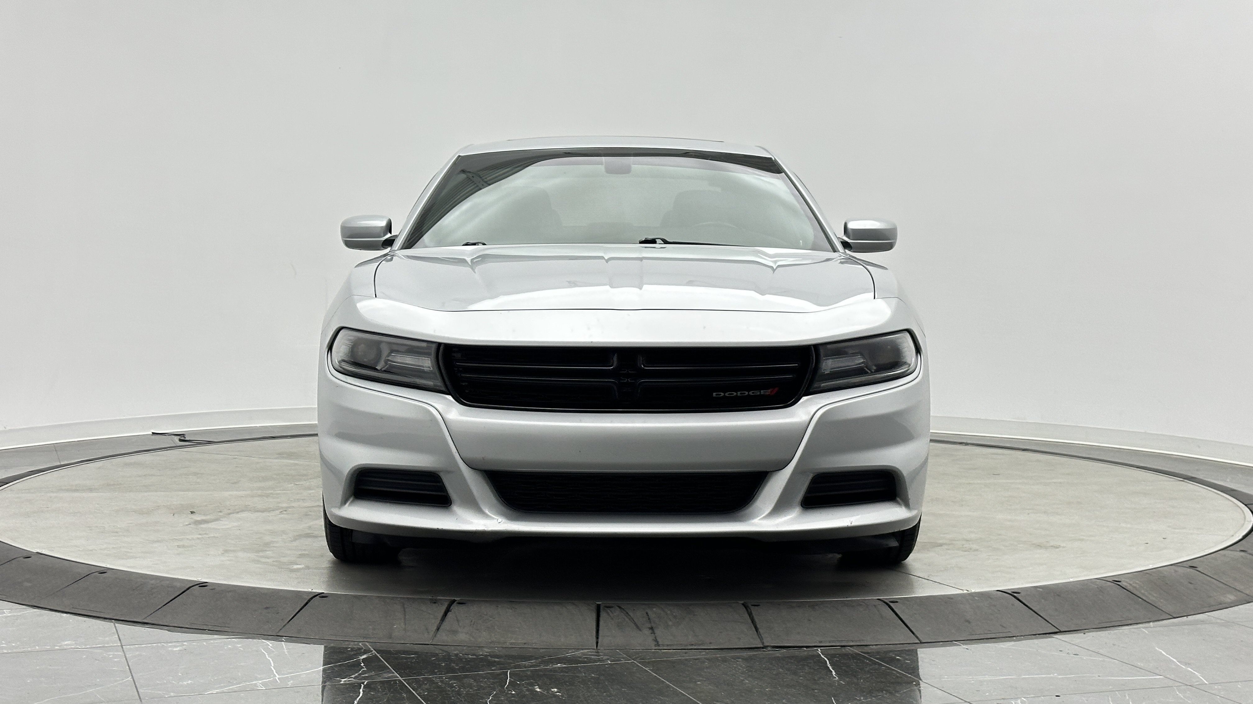 Used 2020 Dodge Charger SXT w/ Leather Interior Group RWD image 2