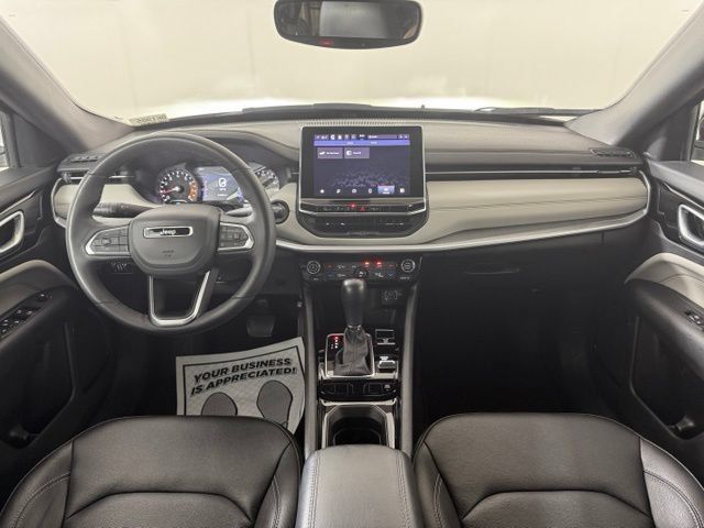 Used 2025 Jeep Compass Limited AWD/4WD image 30