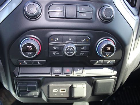 Used 2022 Chevrolet Silverado 2500 LT w/ Convenience Package image 28