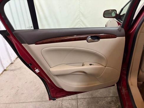 Used 2007 Buick Lucerne CXL image 15