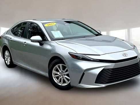 Used 2025 Toyota Camry LE FWD image 3