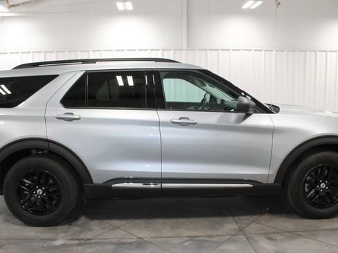Used 2025 Ford Explorer Active image 11