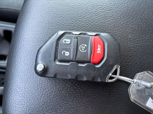 Used 2025 Jeep Wrangler Unlimited Sahara AWD/4WD image 21